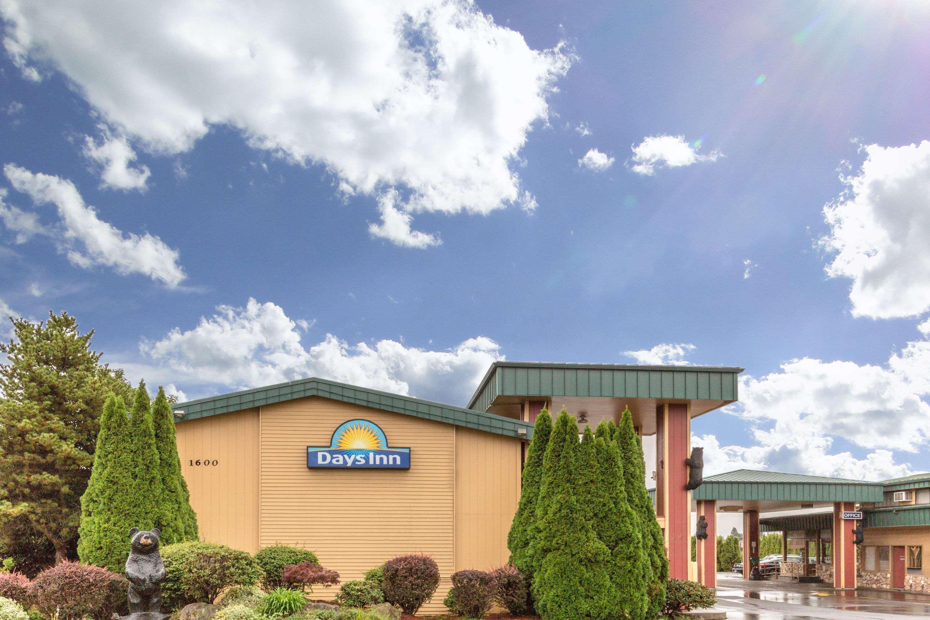 Days Inn By Wyndham Black Bear Salem Eksteriør billede