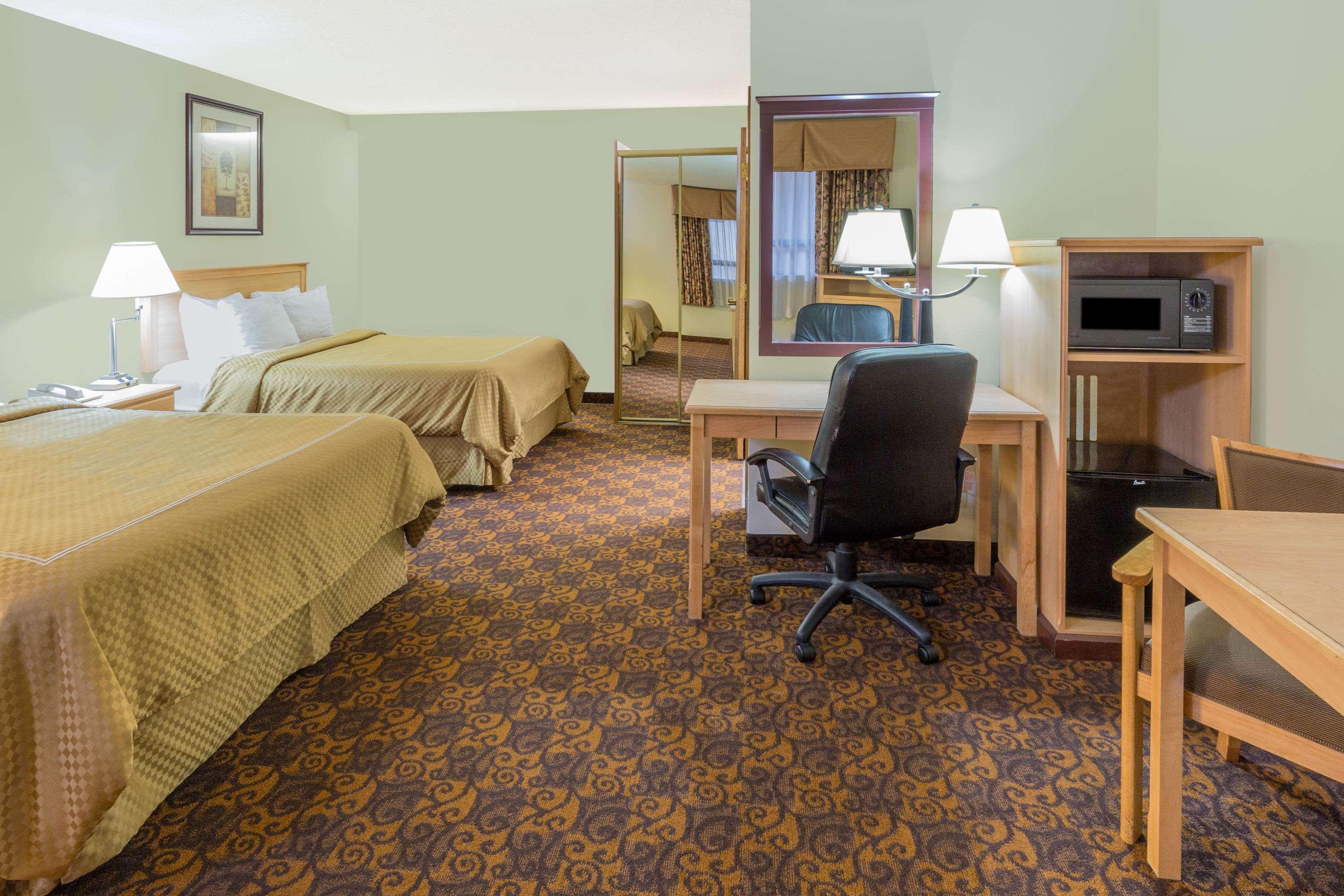Days Inn By Wyndham Black Bear Salem Eksteriør billede